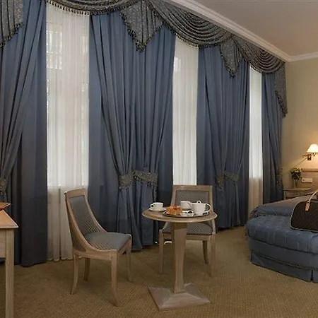 Hotel Opera - The Leading Of The World